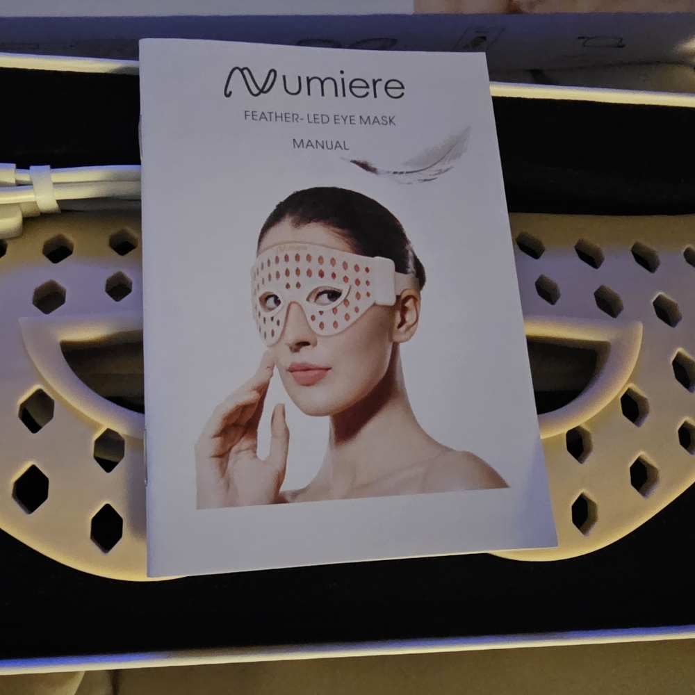 Numiere Feather LED Mask - Picture 10 of 14